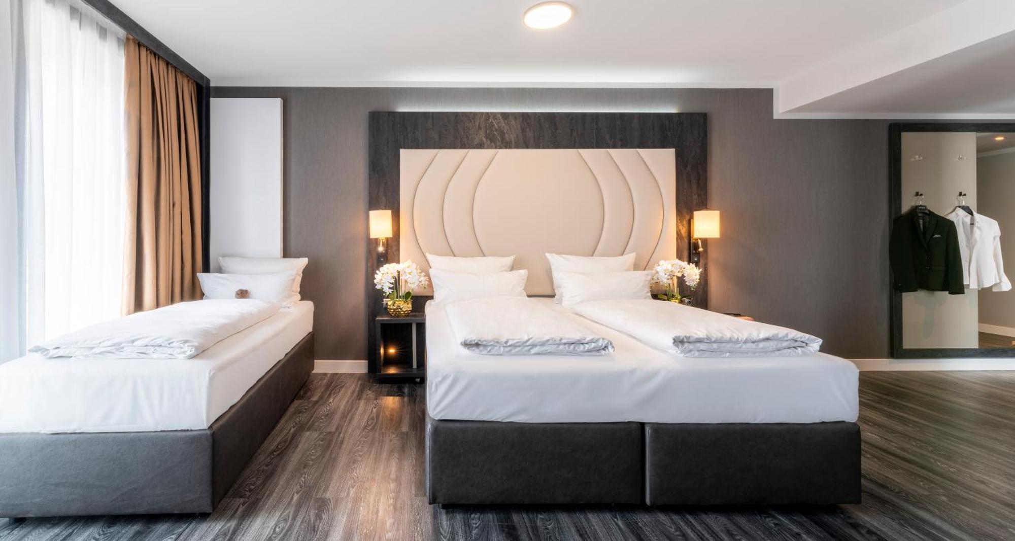 Hotel Plaza Premium 4*
