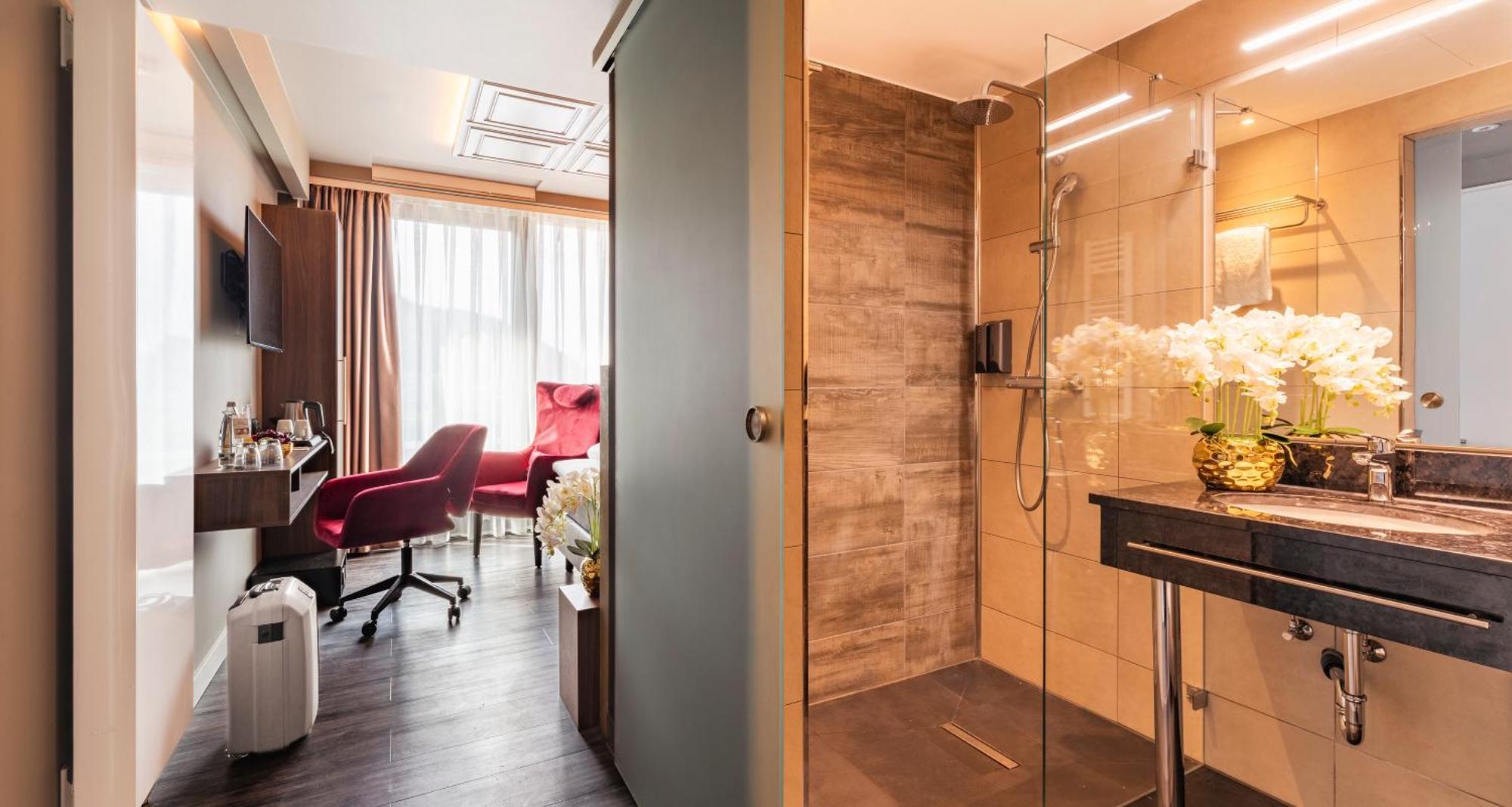 Hotel Plaza Premium 4*